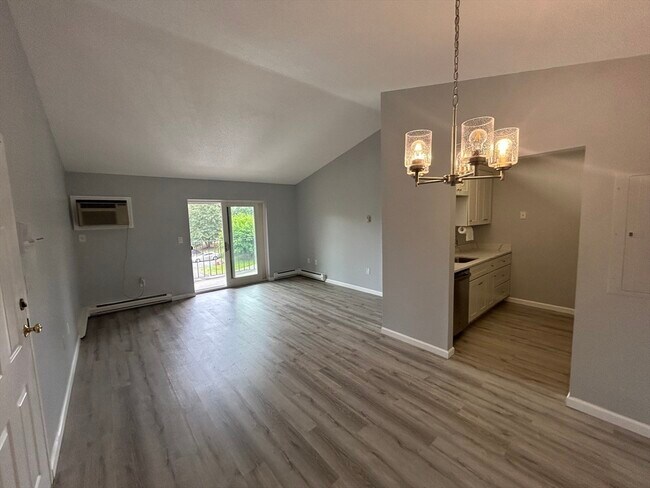 Building Photo - 32 Maple Crest Cir