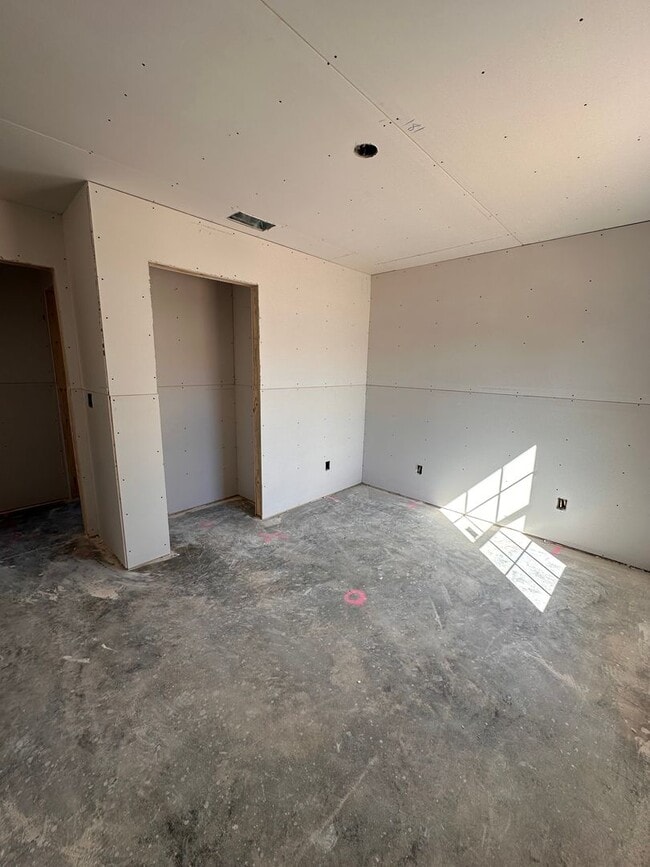 Building Photo - 4 Bed 3 Bath Brick Home - Coming Soon