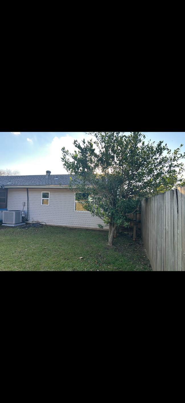 Building Photo - 1534 Delta Dr