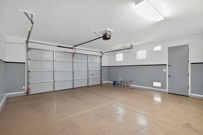 Building Photo - Spacious 4BR House in Goodyear