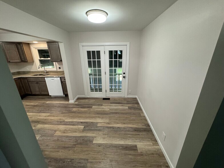 Building Photo - 1027 Morgan Ross Rd