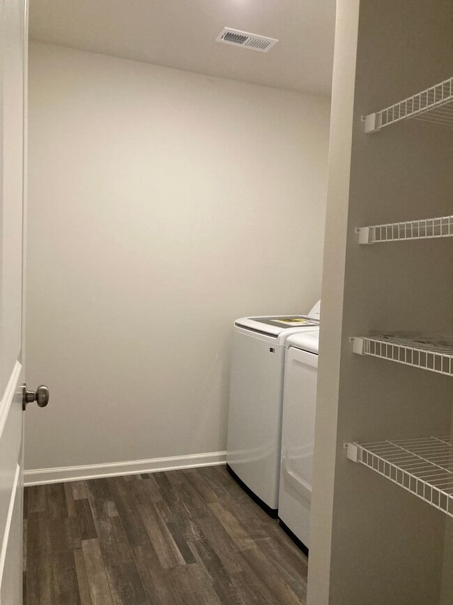 Building Photo - ** Apply TODAY ** Possibly Have Keys in Hand TOMORROW **