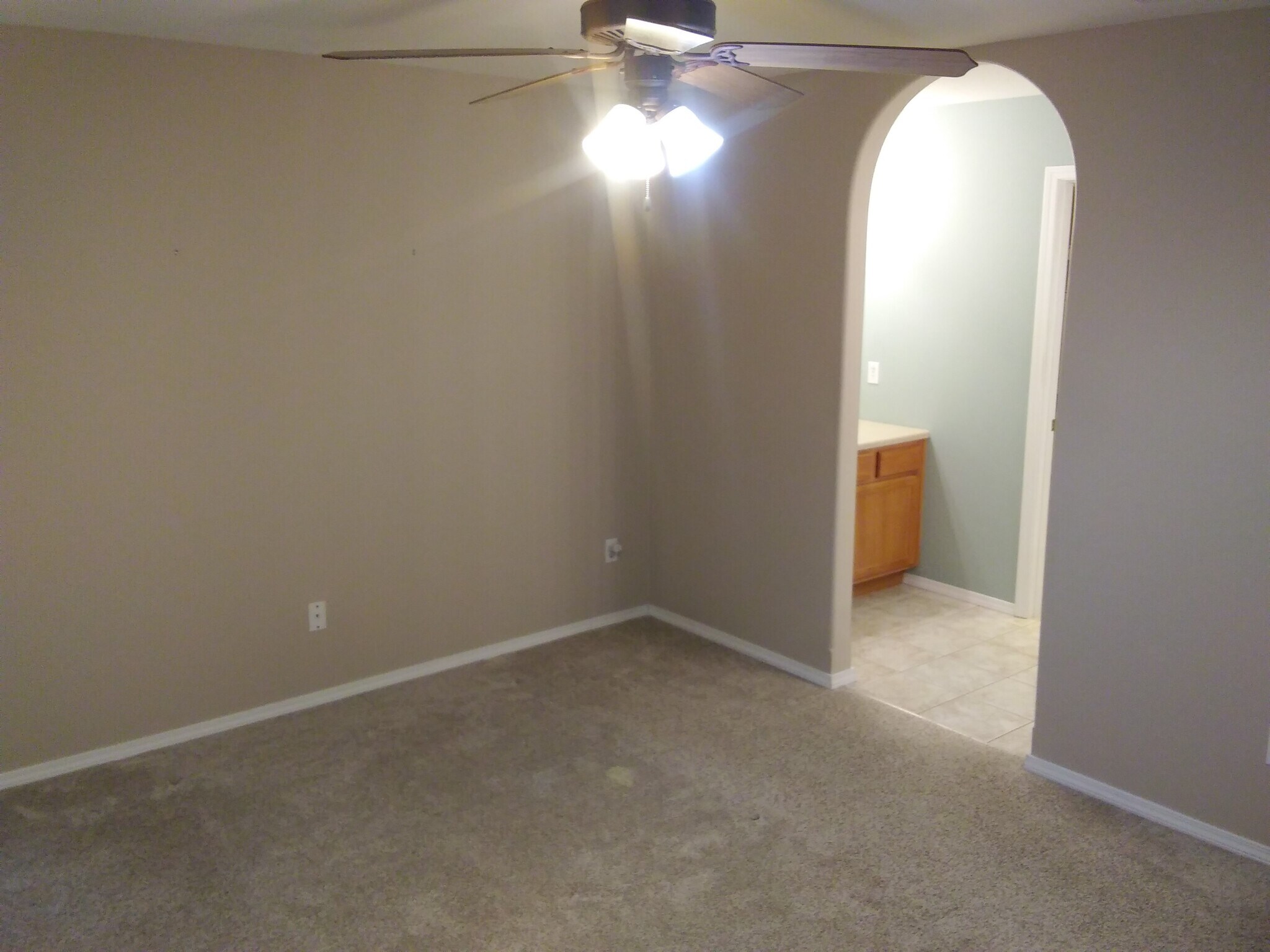 Master bath entrance - 3013 N Fremont Ave