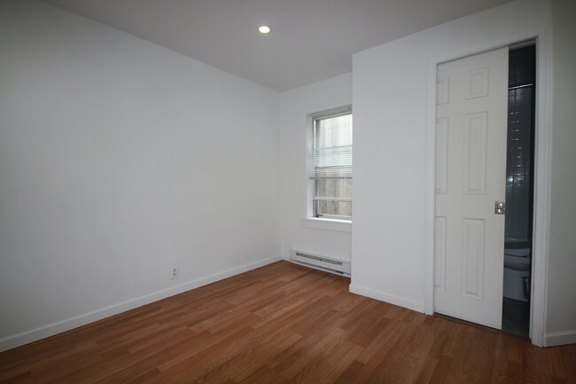 Main Room NW - 5131 W Girard Ave