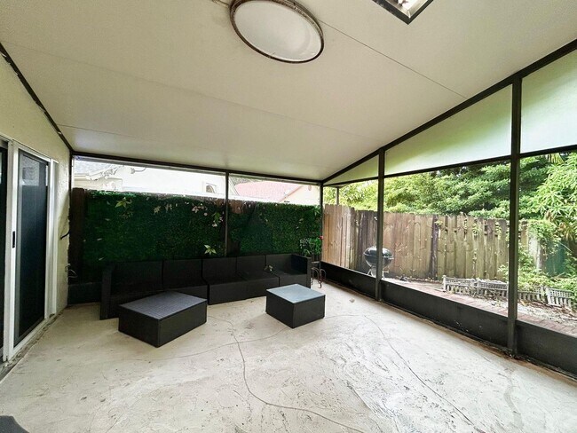 Building Photo - 156 Colly Way