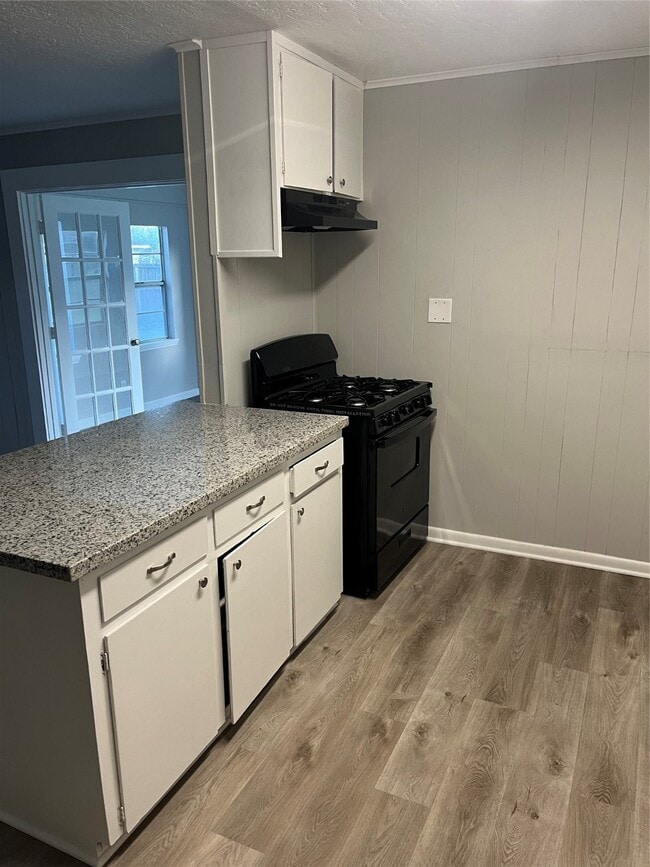 Building Photo - 7202 Carver Ave