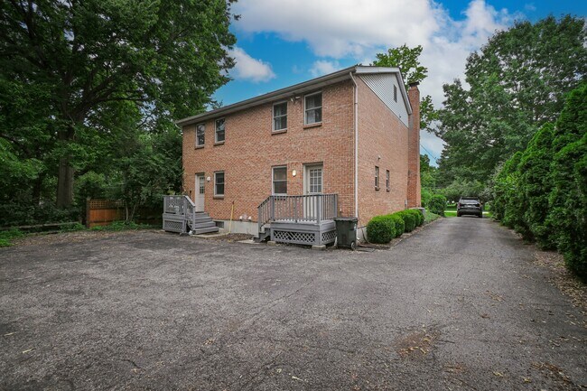 Building Photo - 231 Springfield Pike