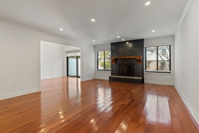 Building Photo - 50 Pondview Rd