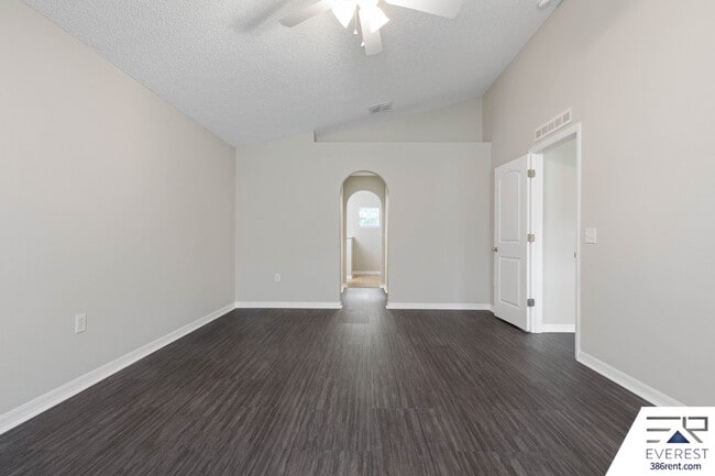 Building Photo - 13 Ryberry Dr