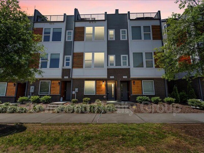Primary Photo - 2122 Bryant Park Dr