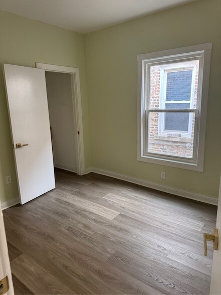 Building Photo - 5965 W Erie St