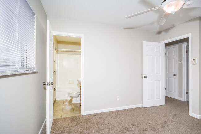 Building Photo - Fantastic 3bd/2ba home! Coming soon!