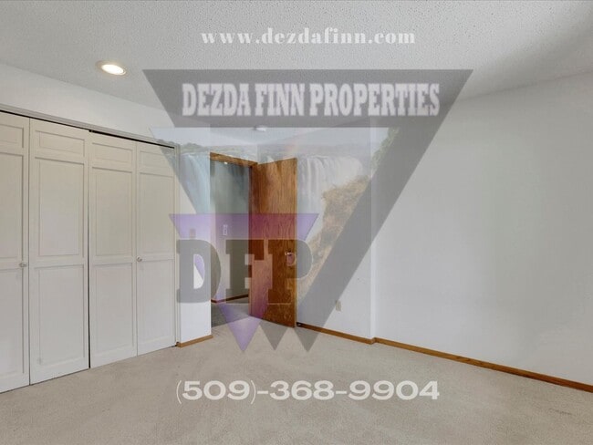 Building Photo - 3,700 sqft of Quiet Luxury & Stunning Views