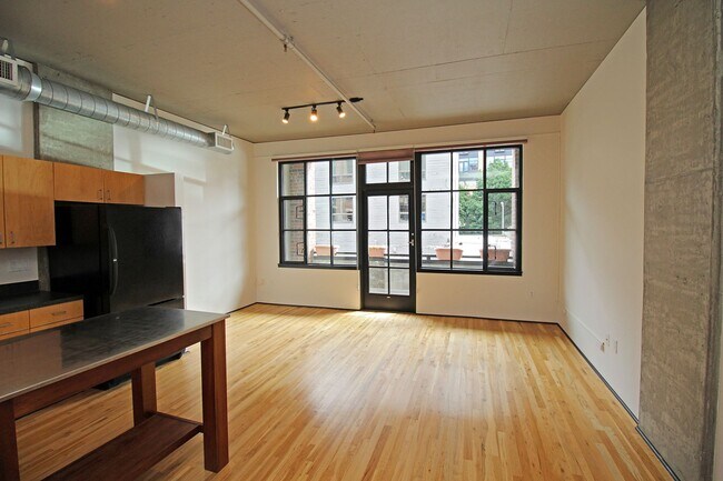 Building Photo - 408 NW 12th Ave