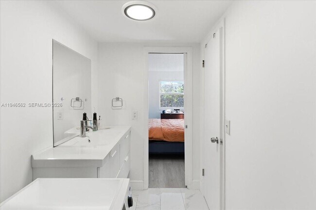 Building Photo - 17255 SW 95th Ave