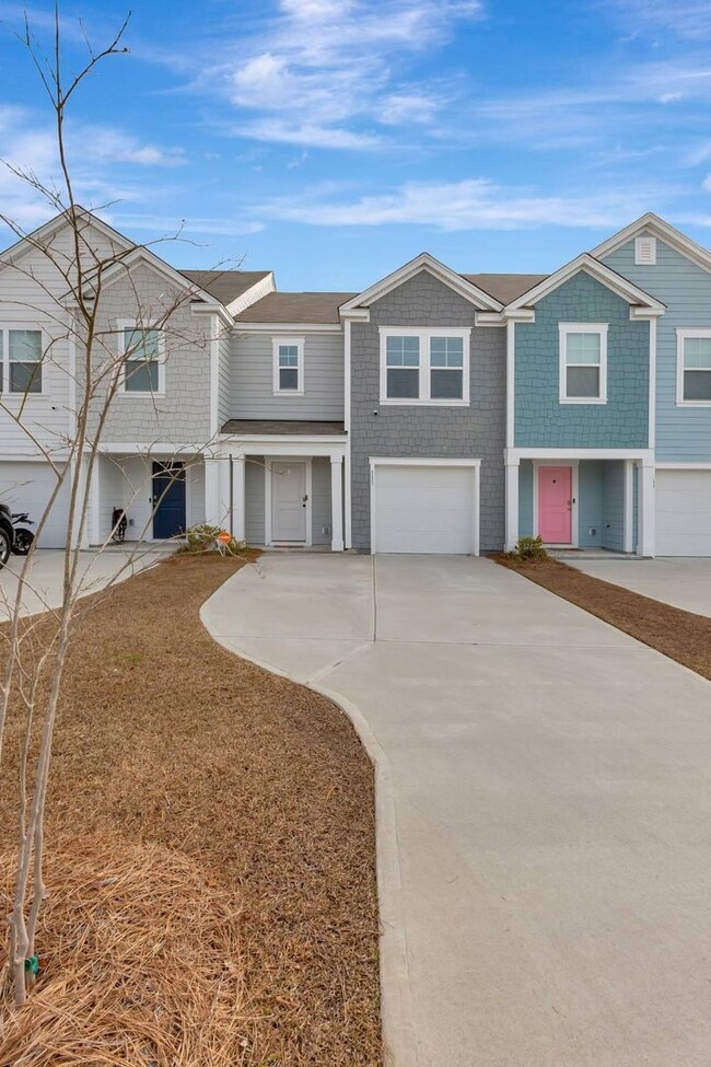 Building Photo - Townes at Merrimack