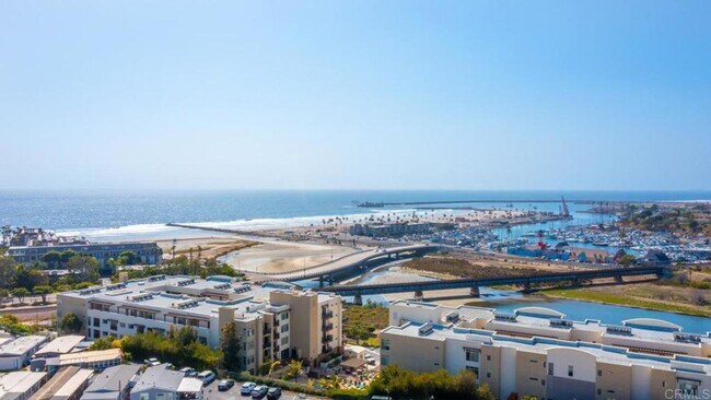 Building Photo - Beautiful & spacious 2 bedroom end unit condo in coastal Oceanside