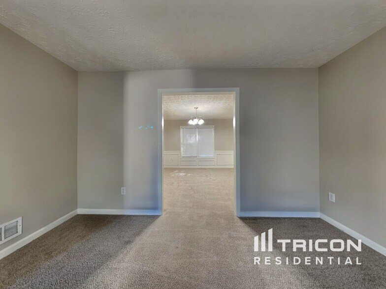 Building Photo - 648 Stonecrest Dr