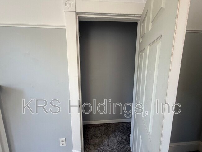 Building Photo - 1110 Park Ave