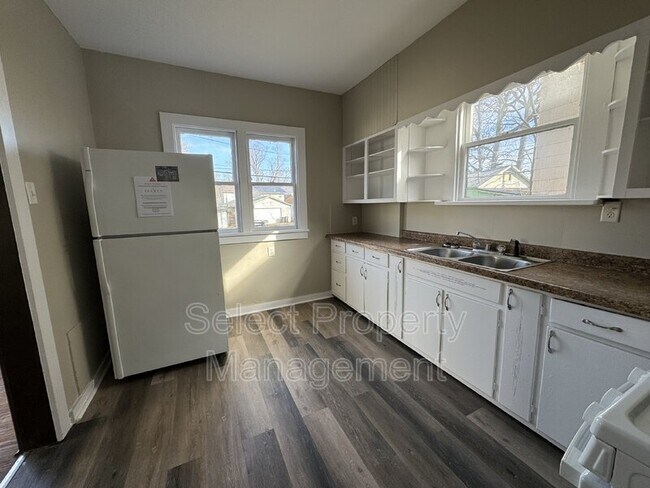 Building Photo - 1230 W Wildwood Ave