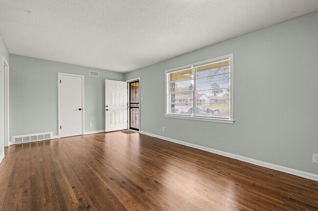 Building Photo - Fully Renovated Whitehaven Gem - Open To Section 8