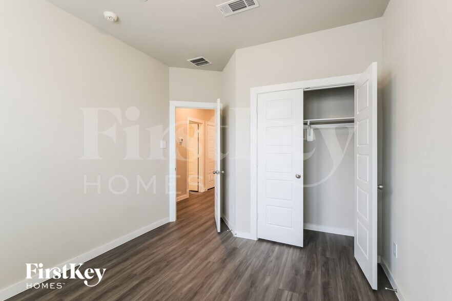 Building Photo - 18334 W Centro Cir