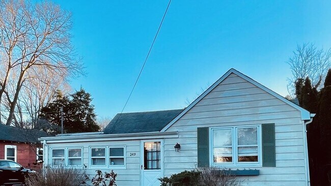 Building Photo - 1215 Lister St