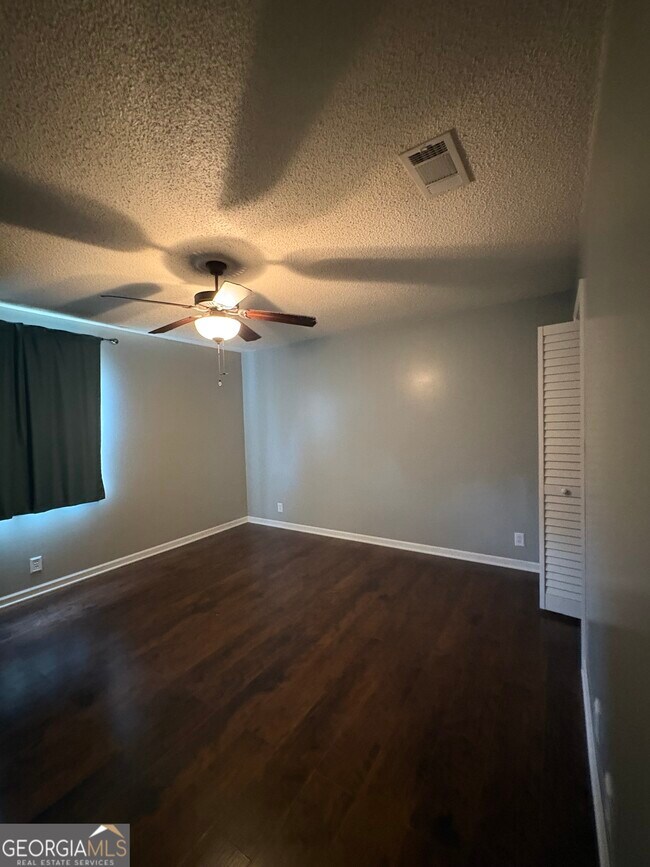 Building Photo - 155 Woodhaven Dr