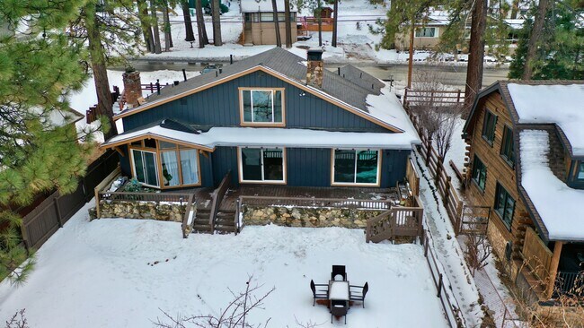 Back of multiunit - 1097 Club View Dr