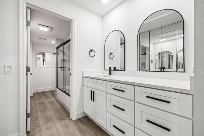 Building Photo - 2101 Cordova Green