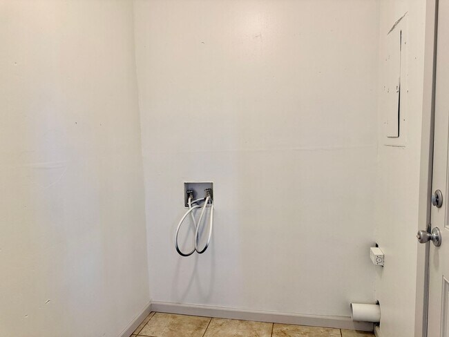 Building Photo - Fully Remodeled 4 Bedroom / 3 Bath Home with Two Primary Suites!