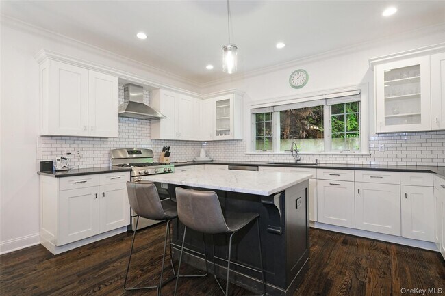 Building Photo - 23 Cedar Pl