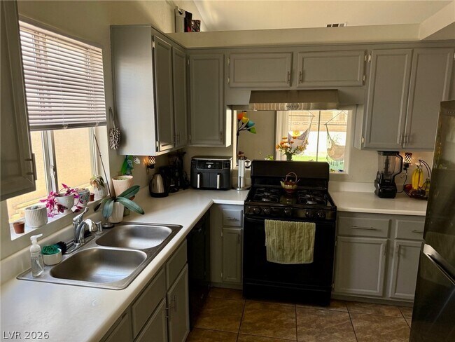 Building Photo - 1708 Crystal Chimes Dr