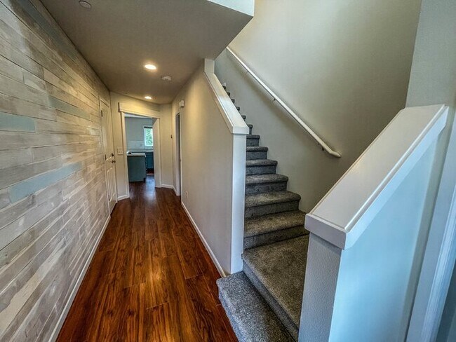 Building Photo - 3 Bed 2.5 Bath 2 Car Garage 1493sf Low maintenance yards. Prime Location.