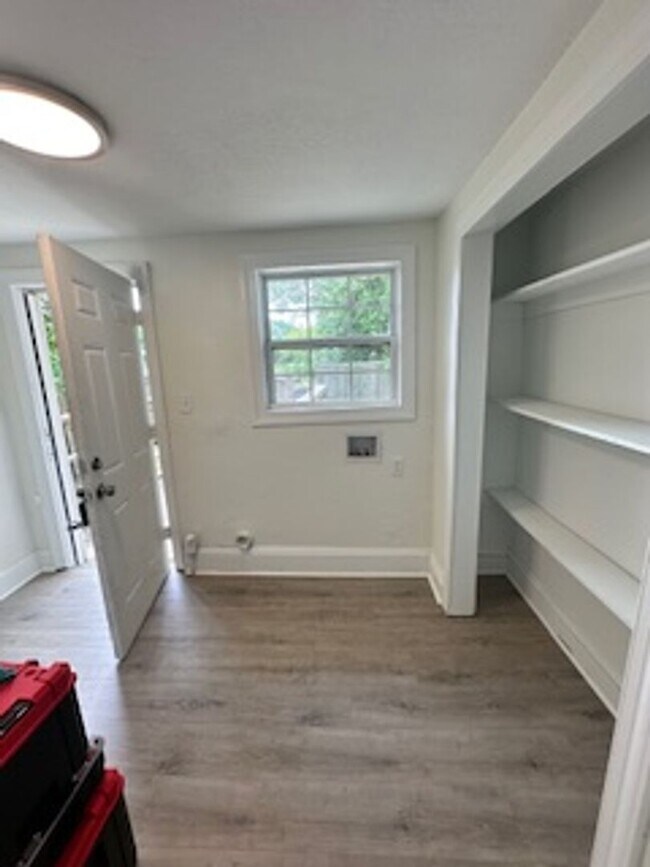 Building Photo - Fully renovated house for Rent!