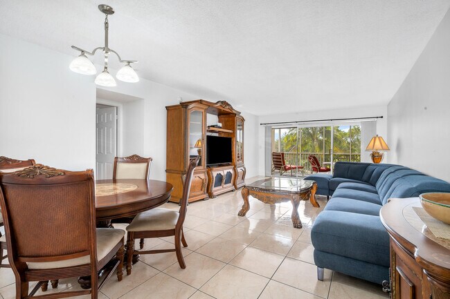 Building Photo - 2800 N Palm Aire Dr
