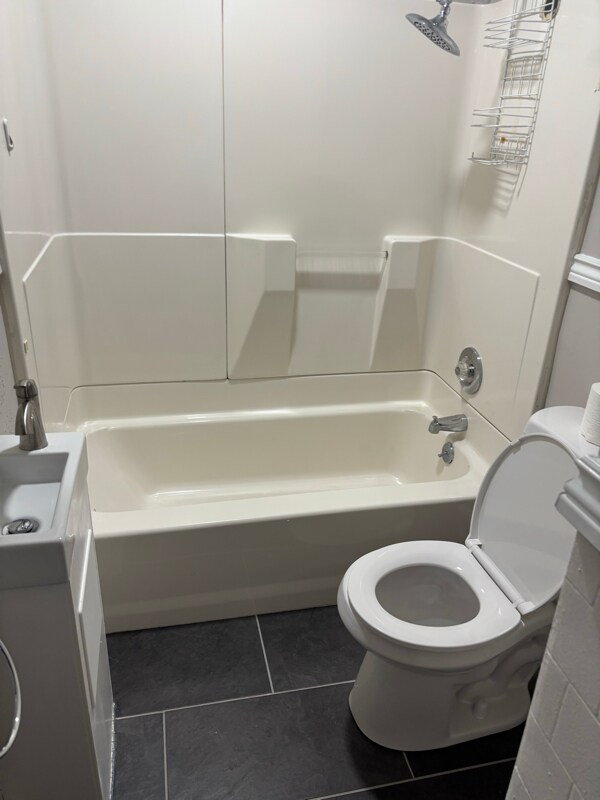 Building Photo - 105 Avon Ave