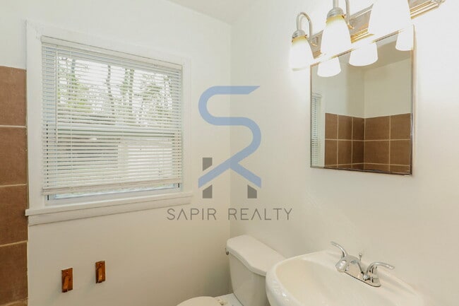 Building Photo - Move-In Ready 3BR in the Established Adamsville Community