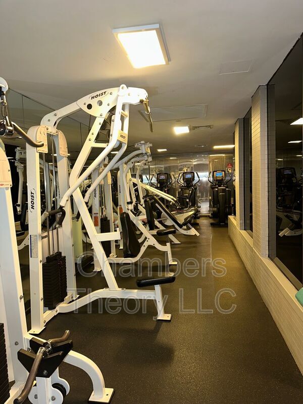 Building Photo - 1530 Key Blvd