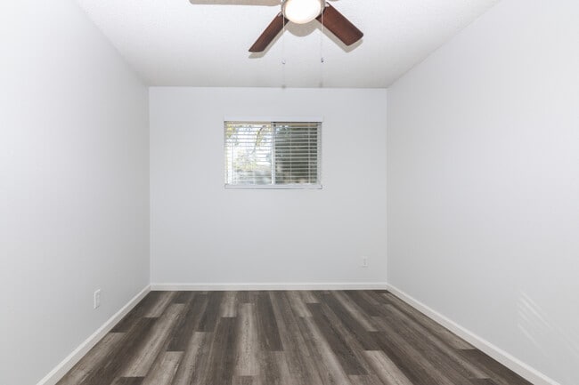 Building Photo - Granada Suites