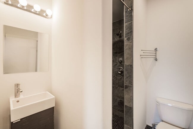 Building Photo - 1642 N Marshall St