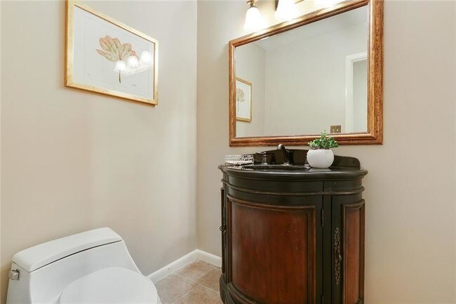 Building Photo - 586 Starlight Dr NE