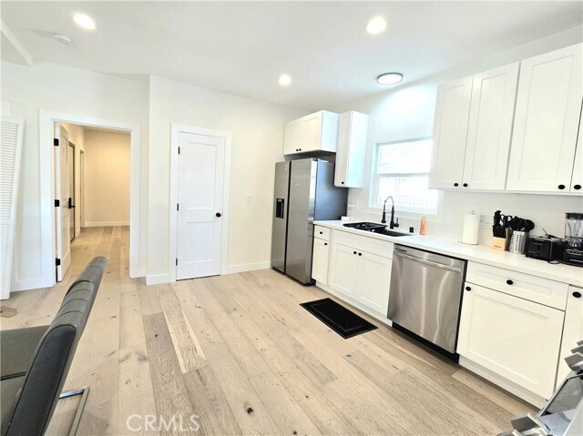 Building Photo - 1225 W 41st St