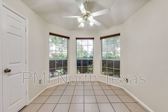 Building Photo - 8101 Hyde Park Dr