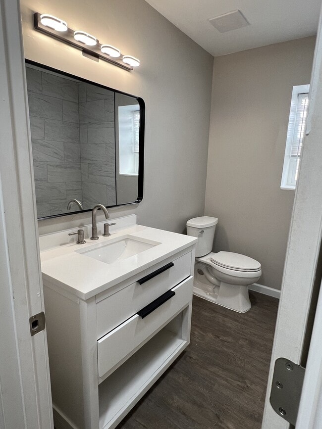 Building Photo - 9745 Long Point Rd