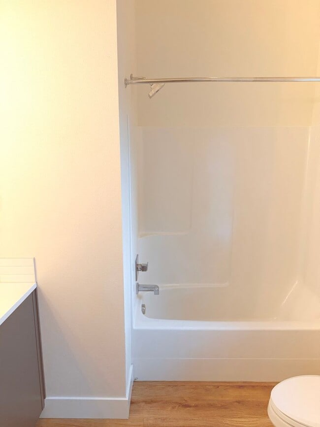 Building Photo - 4 bed/3.5 Bath Townhouse in Richmond Neigh...