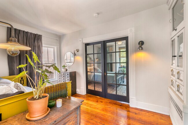Building Photo - 2827 McNair Ave