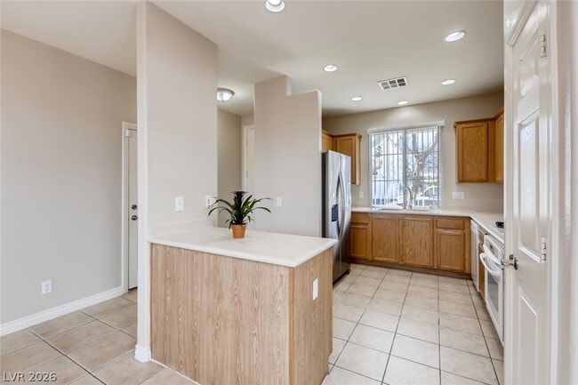 Building Photo - 8318 Hampshire Bay St