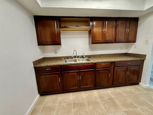 Building Photo - 2830 S Bartell Dr