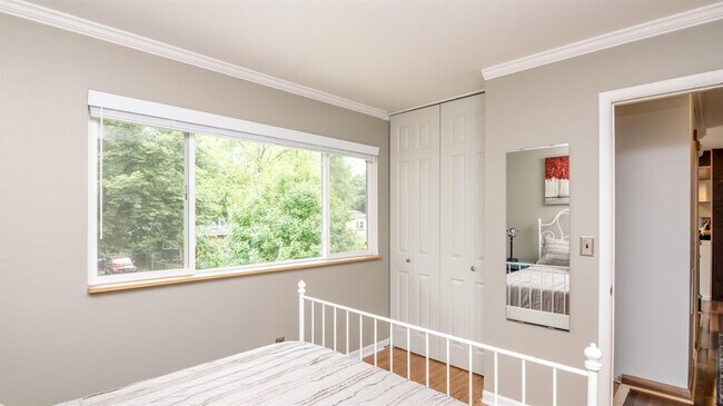 Building Photo - 406 Manor Dr